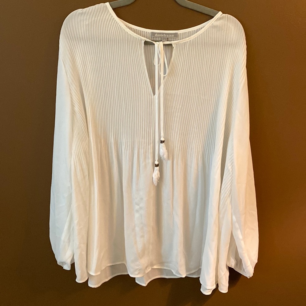 Daniel Rainn 2x pleated ivory blouse